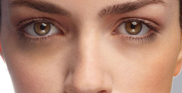 6 Effective Ways to Use Essential Oils for Dark Circles under Eyes